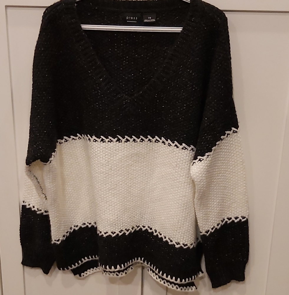 Press v- neck pullover sweater